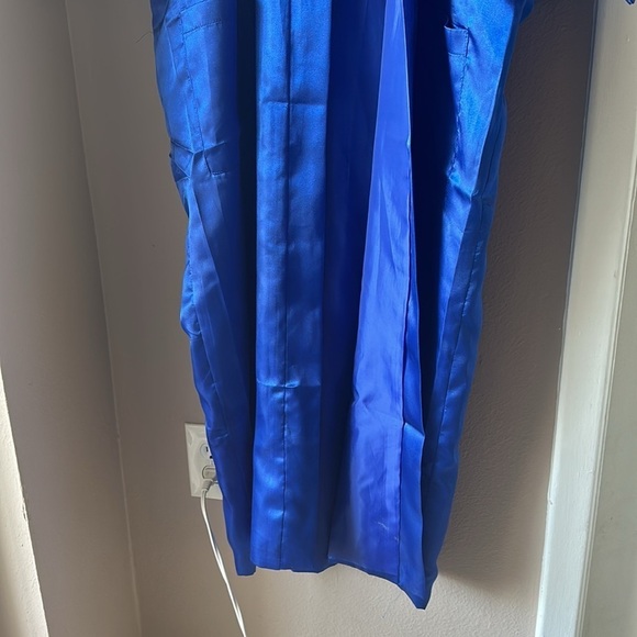 Embroidered Dragon Silky Robe (No Belt) - Picture 8 of 10